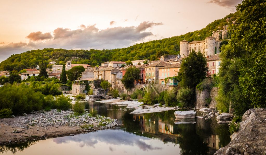 Vogüé,,France,-,August,2019,:,Ardeche,River,And,Old